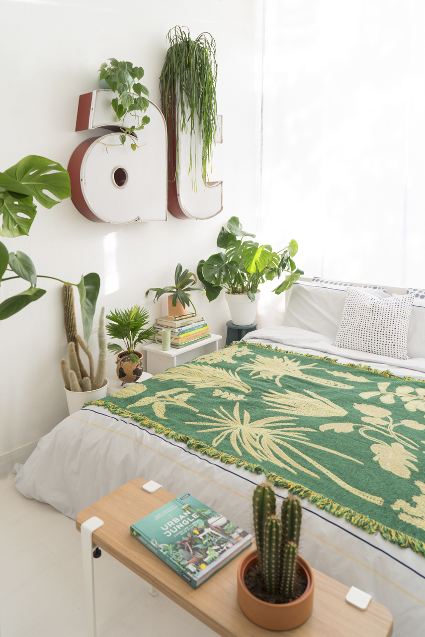 Urban Jungle Bloggers - Sleeping with Plants #urbanjunglebloggers #bedroom #houseplants