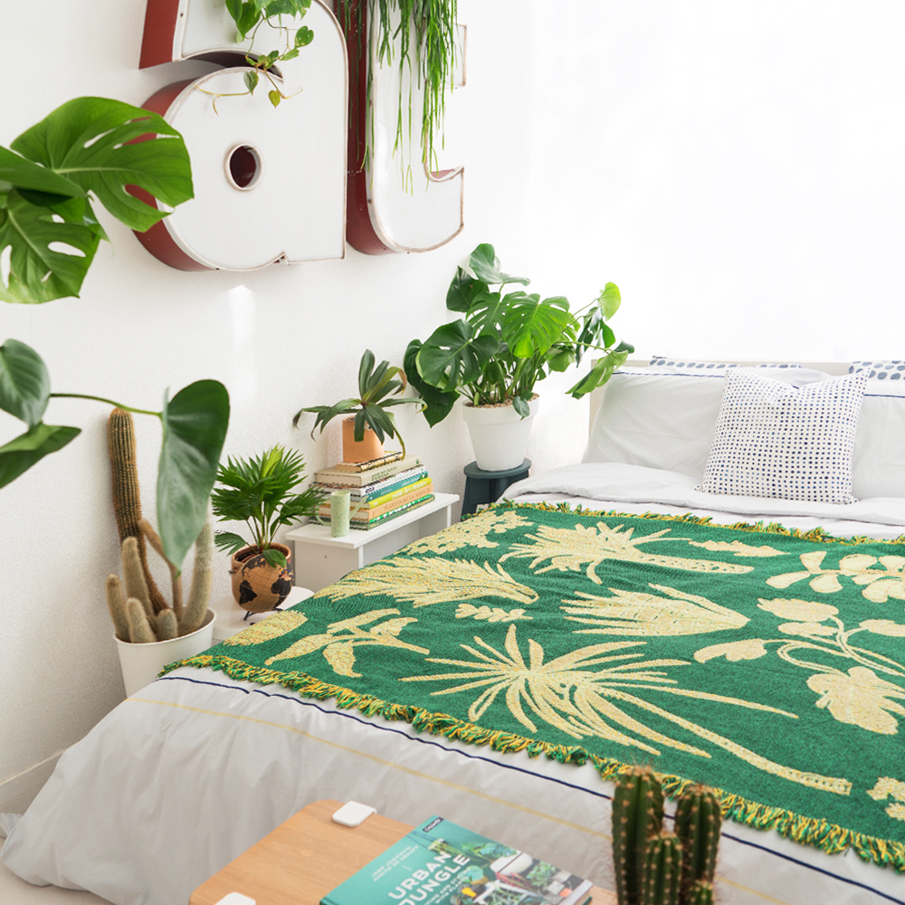 Urban Jungle Bloggers - Sleeping with Plants #urbanjunglebloggers #bedroom #houseplants